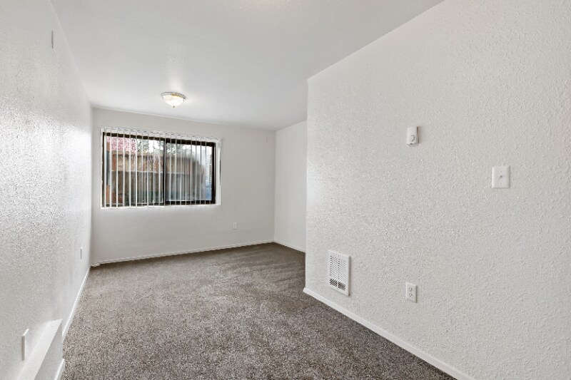 Building Photo - 9701 Woodlawn Ave N