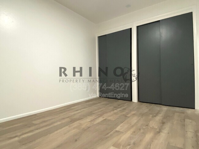 Building Photo - 120 E Utopia Ave