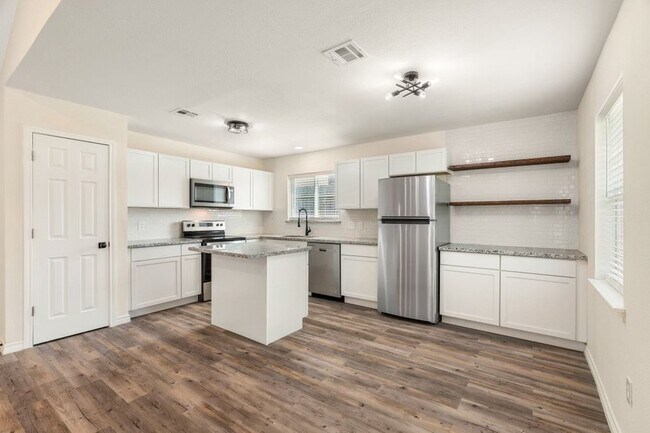 Building Photo - Recently Remodeled 3 bed, 2 bath, with 2-car Garage!