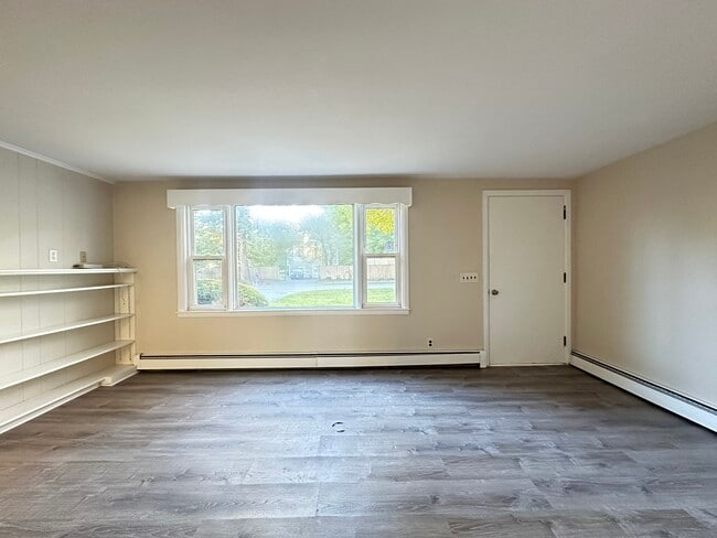 Building Photo - 135 S Pierce Rd