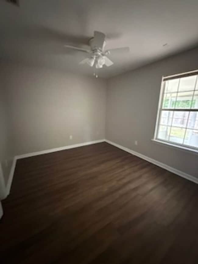 Building Photo - Killearn Lakes Available NOW