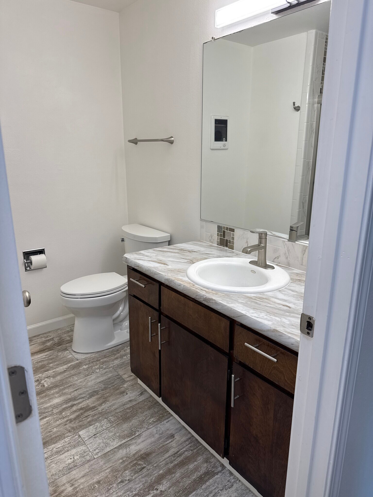 Full bathroom - 15320 NE 31st St