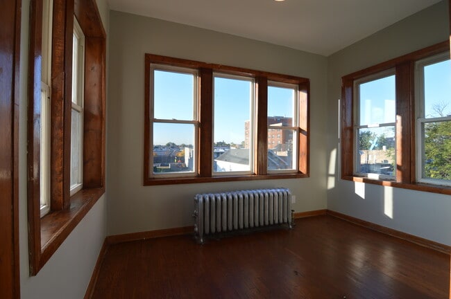 Building Photo - 3422 W Grenshaw St