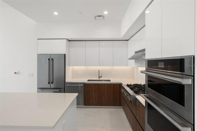 Building Photo - 400 Central Ave