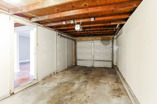 Building Photo - 5336 Mapleridge Dr