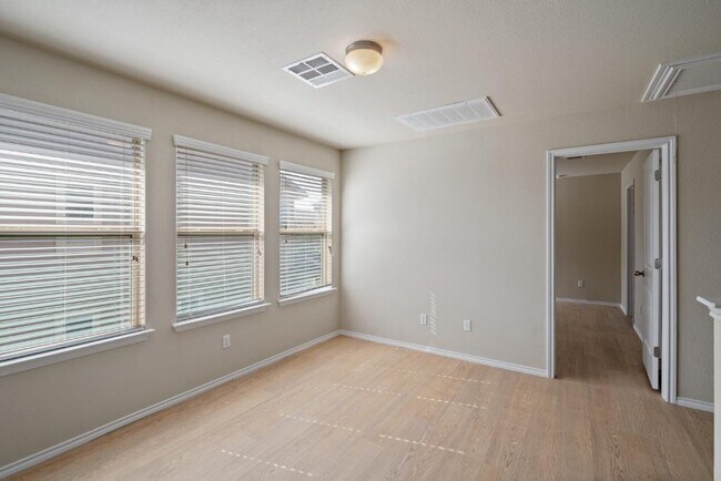 Building Photo - 119 Buescher Cove