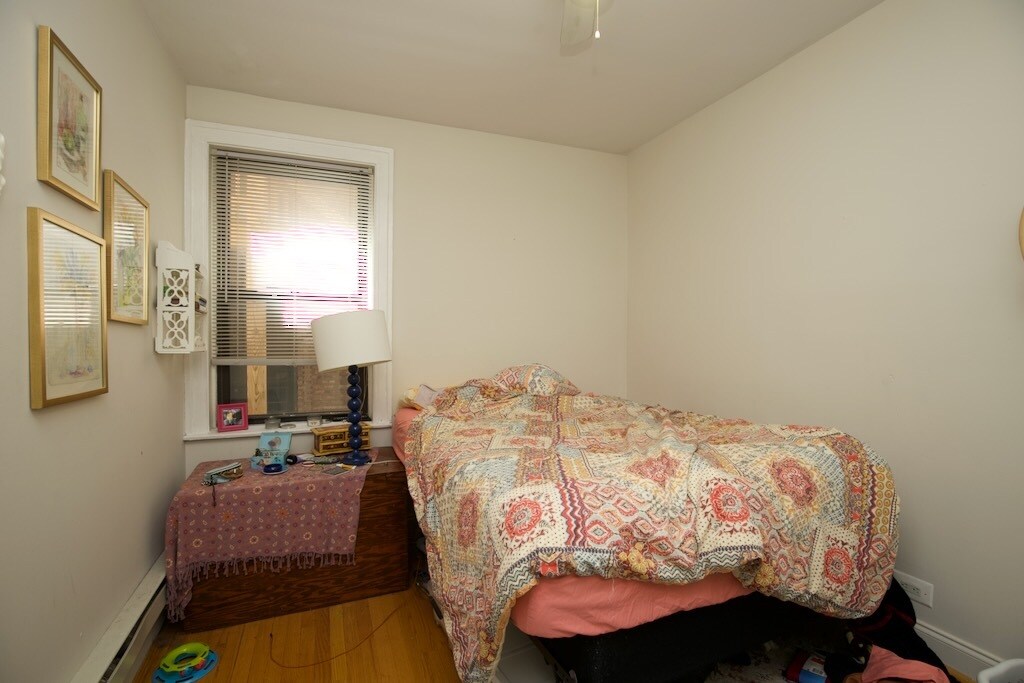 Building Photo - 837 W Cornelia Ave