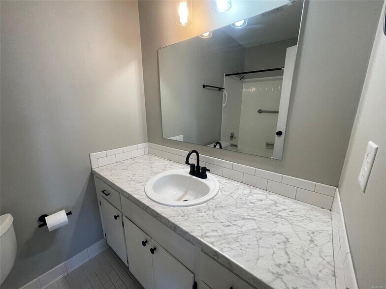 Building Photo - 7048 Epperson Dr