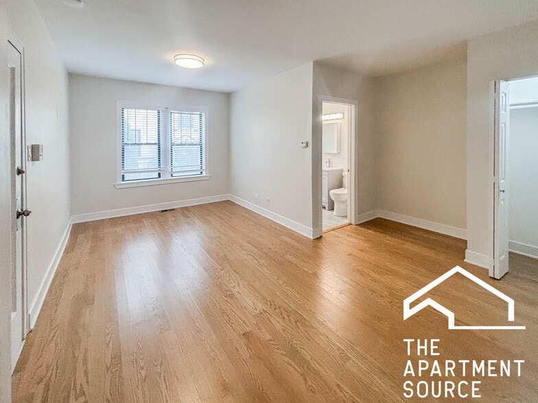 Building Photo - 1944 W Wilson Ave