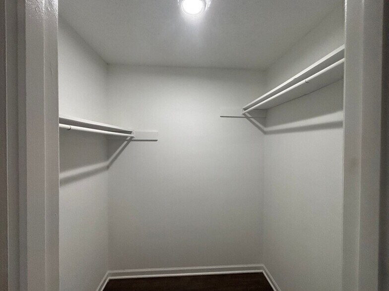 Building Photo - 6333 Green Grove Dr