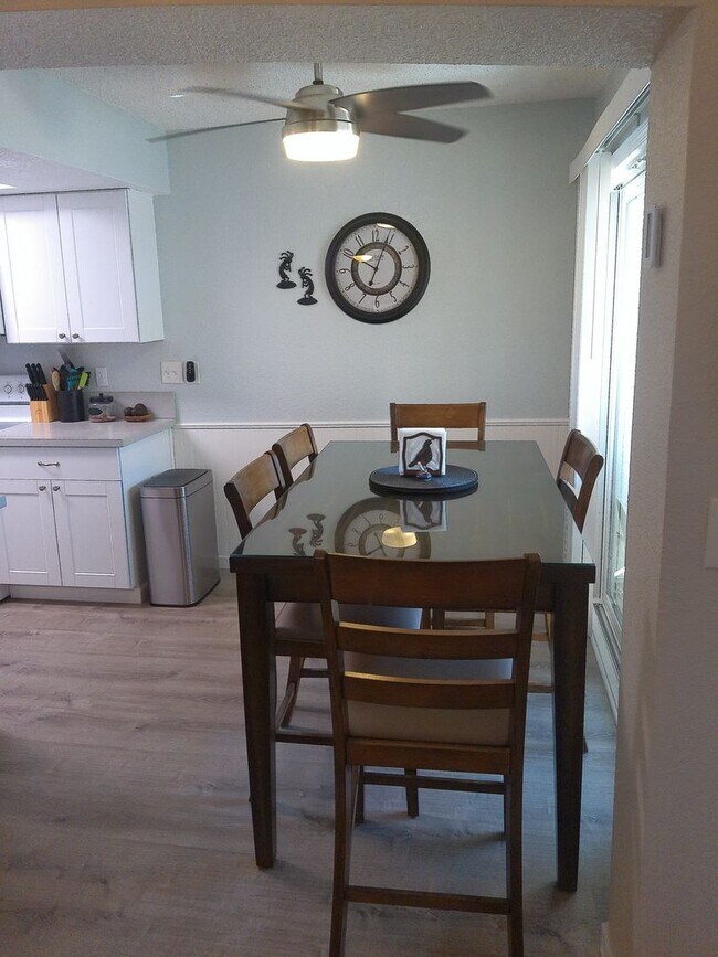 Building Photo - Beautiful updated condo in Los Lagos Upstairs unit.