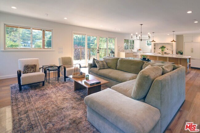 Building Photo - 2310 Laguna Cir Dr