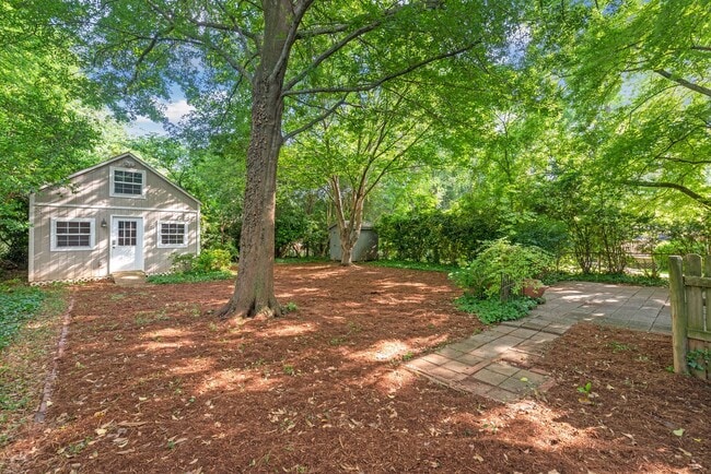 Building Photo - Beautiful Brick Ranch in Oakhurst!