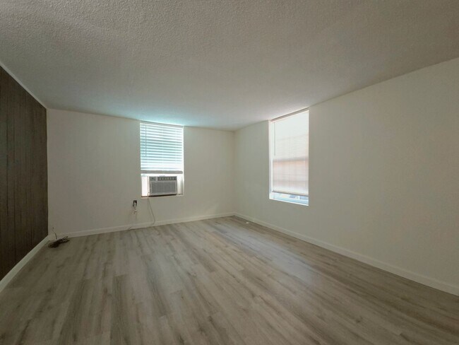 Building Photo - PRE-LEASING FOR SUMMER - Charming 4 Bedroom in the Heart of Lubbock
