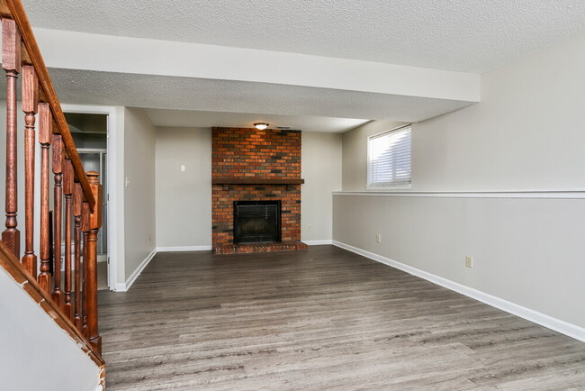 Building Photo - 1253 Advance Dr