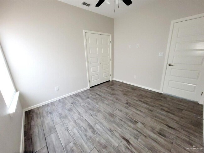 Building Photo - 7107 N 59th Ln