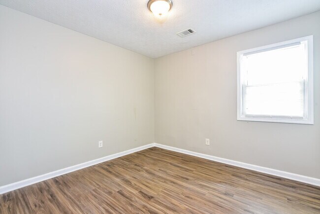 Building Photo - 3443 Oaktree Way