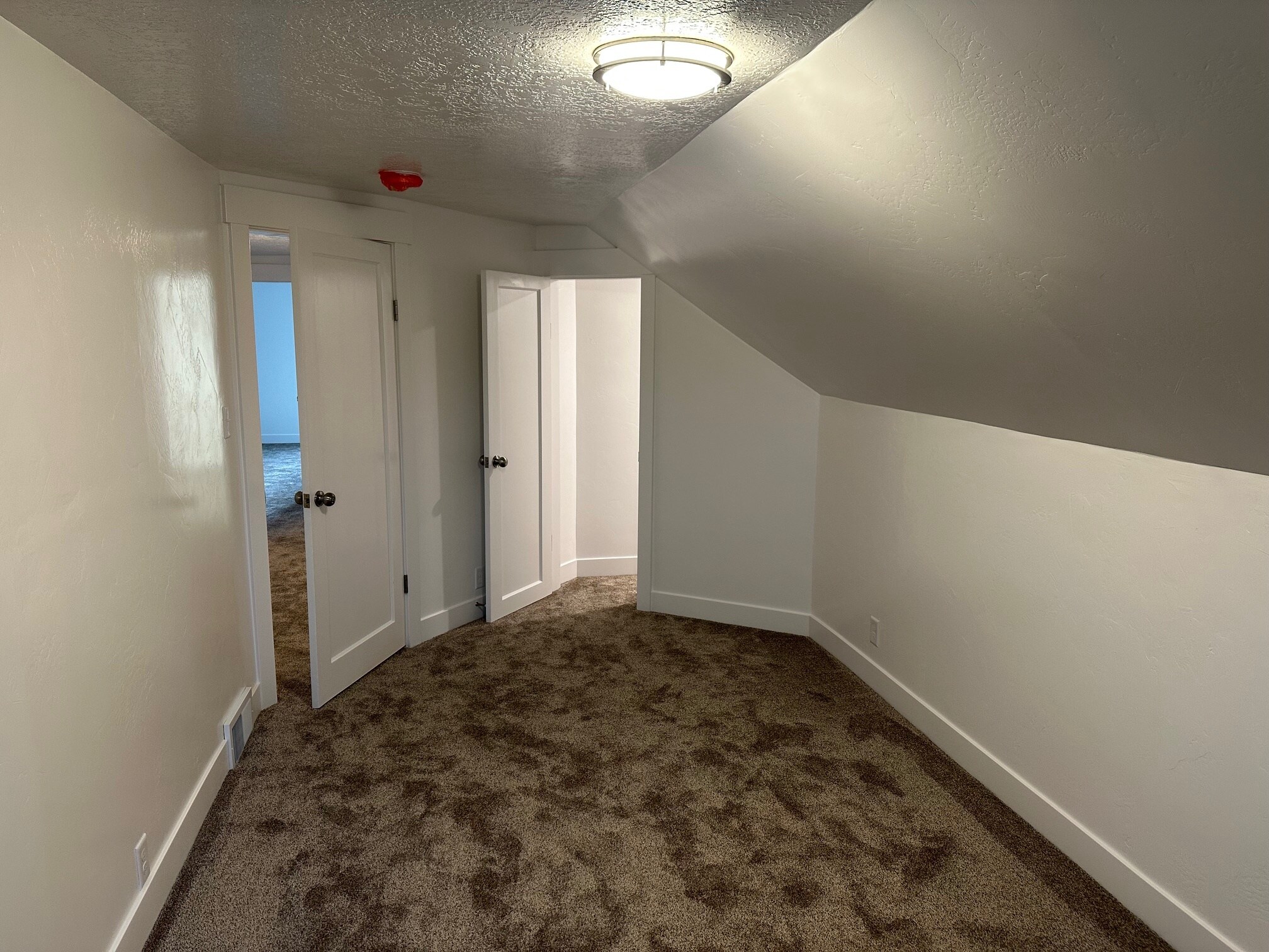 Building Photo - 479 W Center St