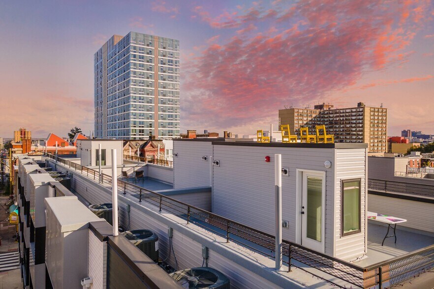 Building Photo - 1338 N 15th St