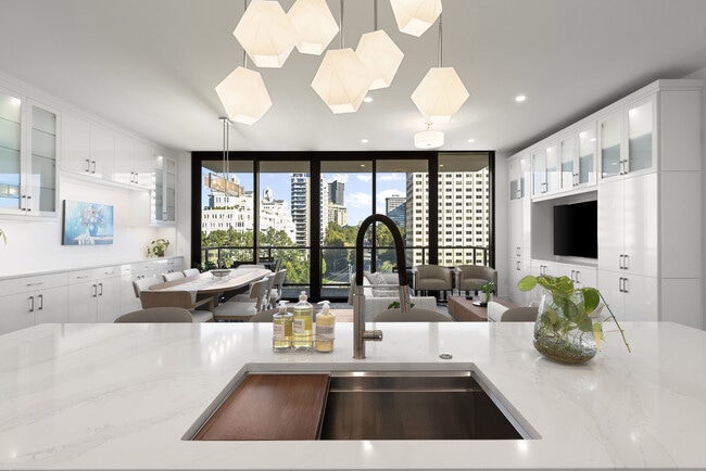 Building Photo - 2425 Peachtree Rd NE