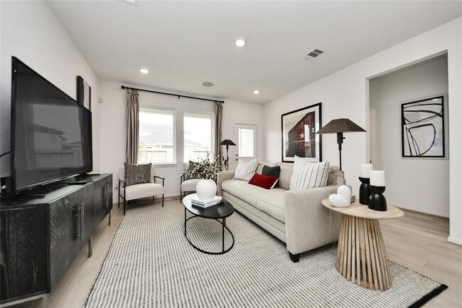 Building Photo - 18010 Whitetail Run Ln