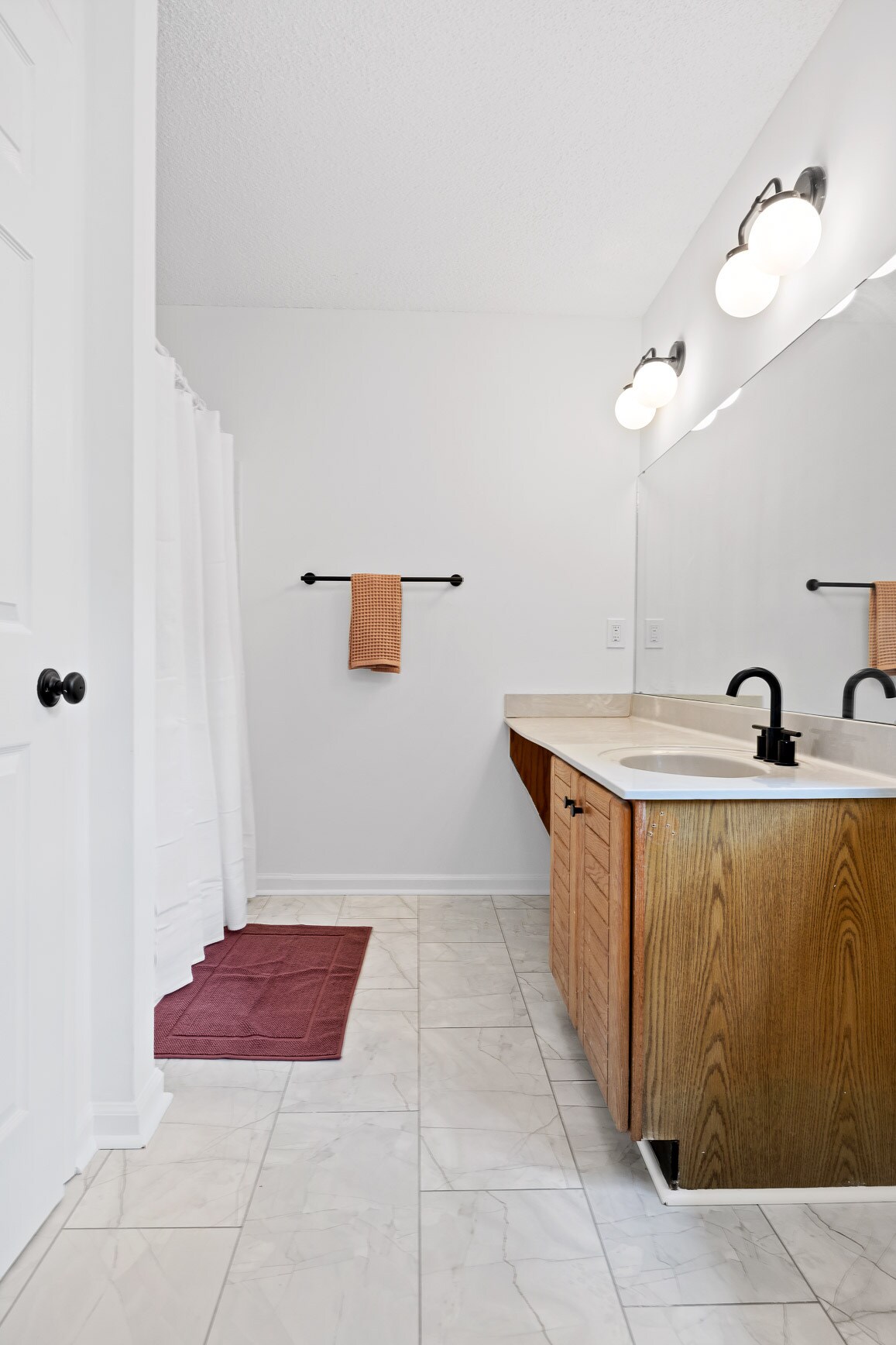 Master Bath - 224 N Brent Dr