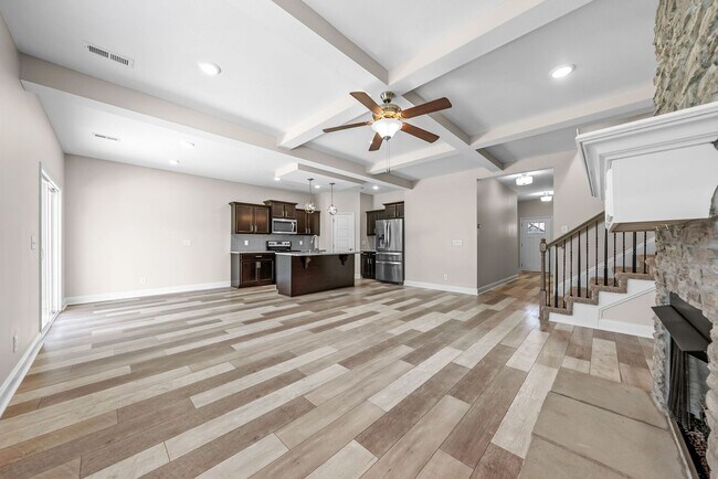 Building Photo - Pet Friendly Three Bedroom with Bonus!