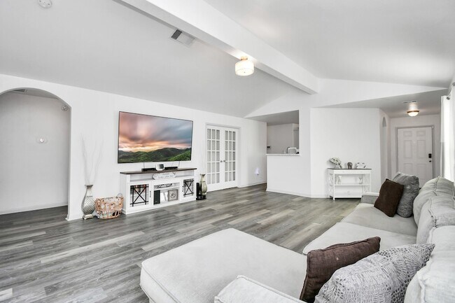 Building Photo - 985 Lake View Cir W