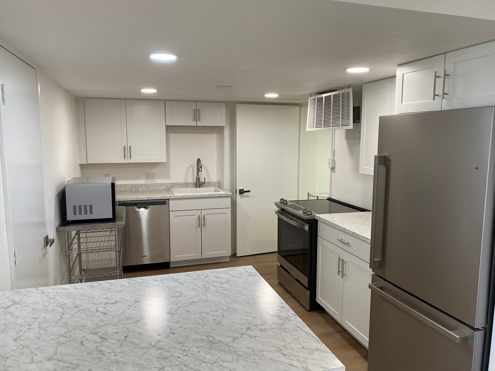 Building Photo - 2131 Bonvue Dr