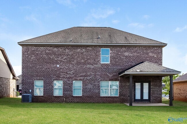 Building Photo - 213 Iron Cir