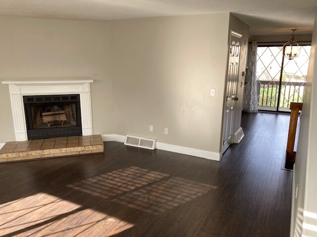 Building Photo - 16 Rollins Ct