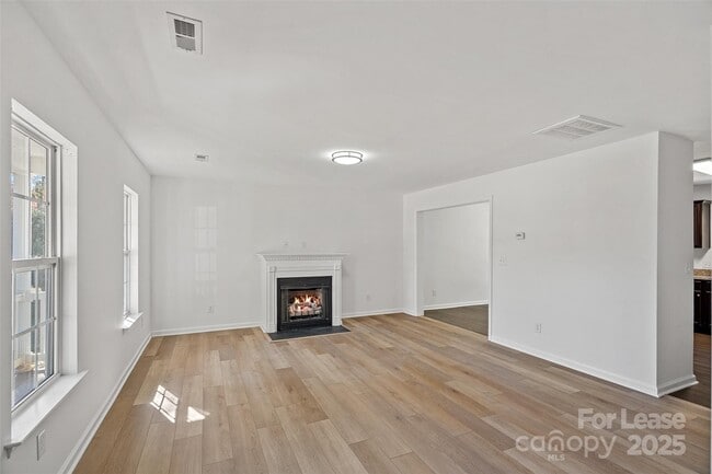 Building Photo - 5628 Henderson Oaks Dr