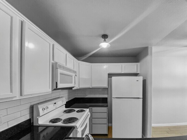 Building Photo - 9325 W Desert Inn Rd