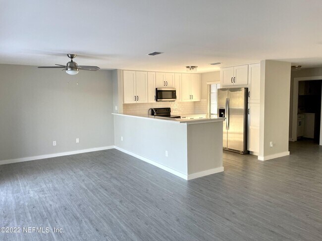 Building Photo - 160 Bermuda Ct