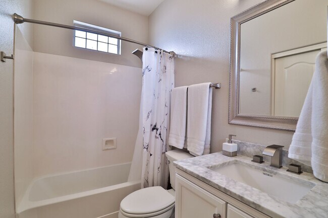 Building Photo - Furnished 2 bed / 2.5 bath Gilbert Condo i...
