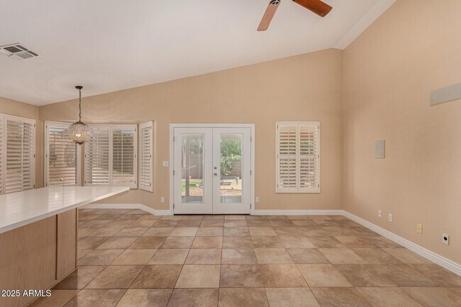 Building Photo - 1249 E Villa Maria Dr