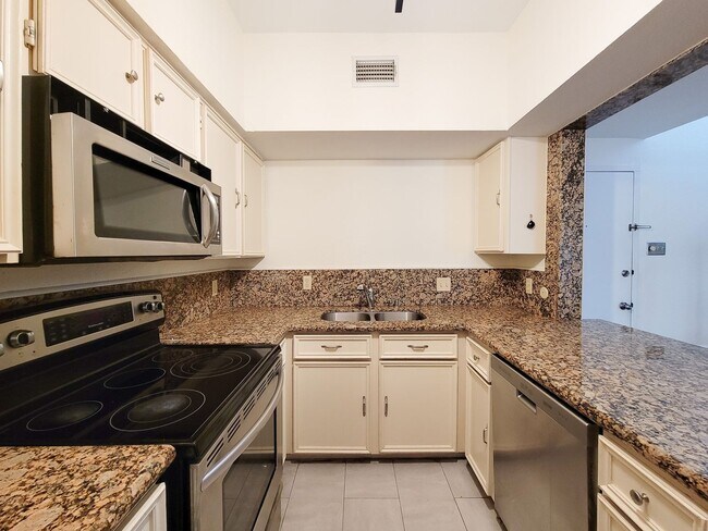 Building Photo - BEAUTIFUL UPDATED 2 BEDROOM 2 BATH CONDO. ...
