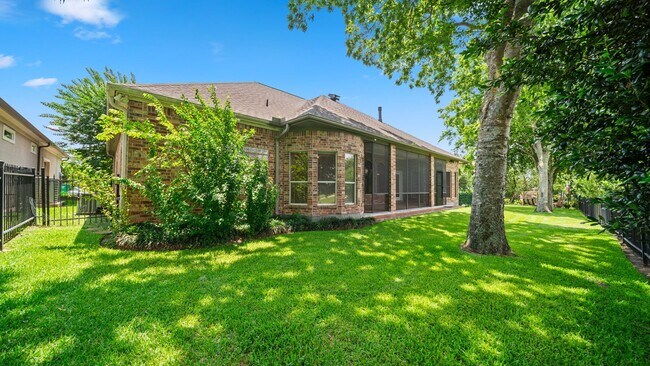 Building Photo - 118 Hillsborough Dr W