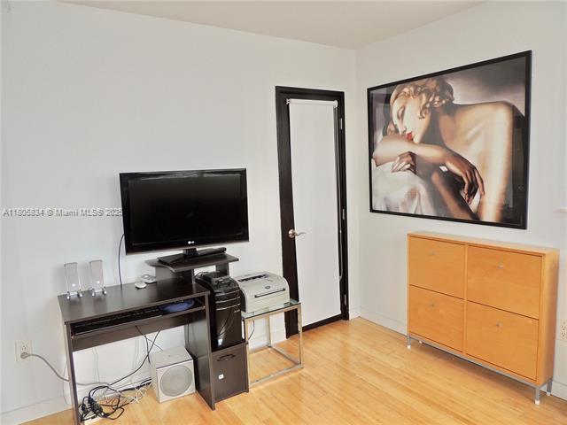 Building Photo - 947 Lenox Ave