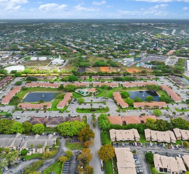 Building Photo - Beautiful 2/2 Unit at Lakewood Village at Coral Springs