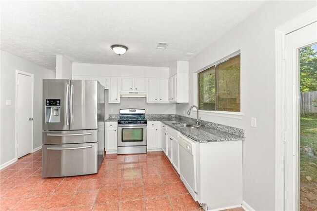 Building Photo - 596 Crestmont Ct