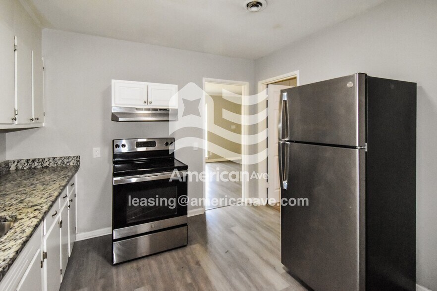 Building Photo - 3526 Cottonwood Dr