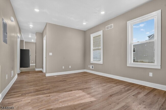 Building Photo - 882 S 14th St