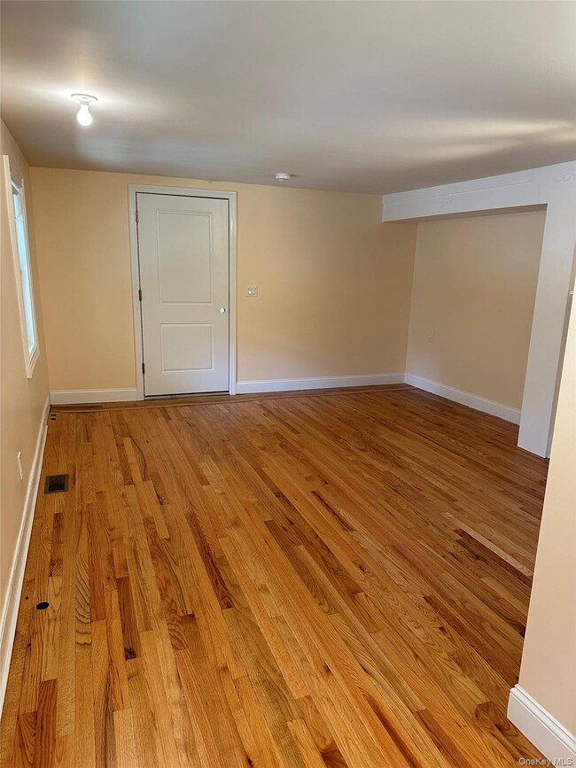 Building Photo - 162 Spring Rd