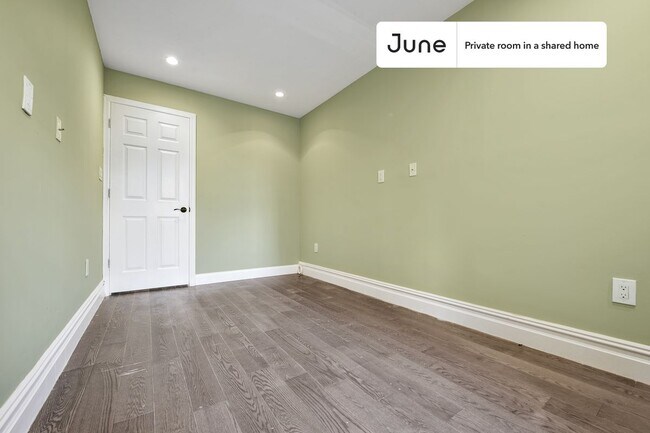 Building Photo - Room in Shared 3 bed/1 bath home