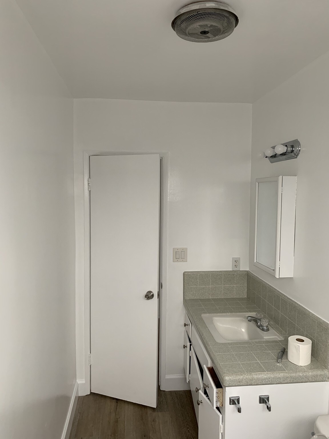 Building Photo - 13847 Burbank Blvd