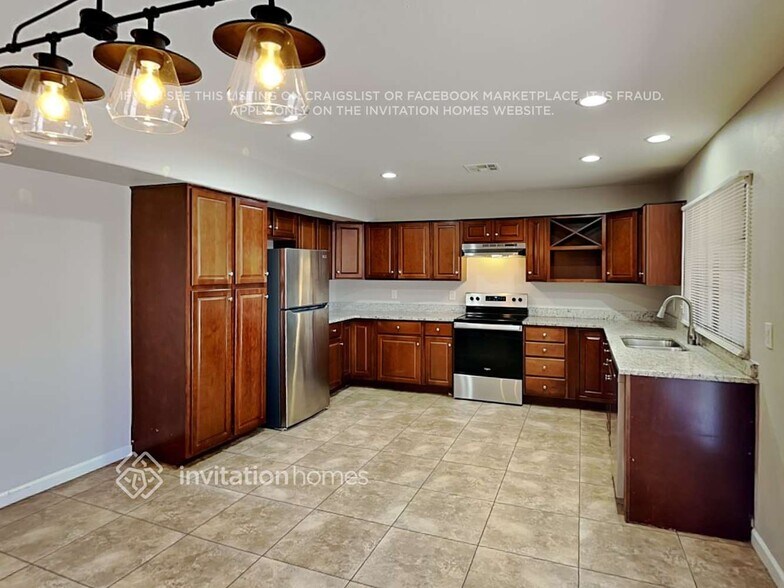 Building Photo - 11027 N 46th Ave