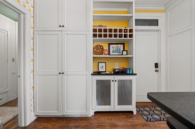 Building Photo - 2835 N Lake Dr