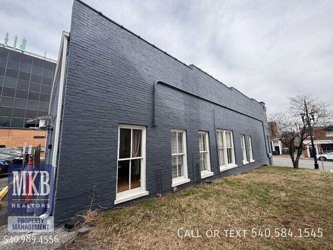 Building Photo - 17 S College Ave