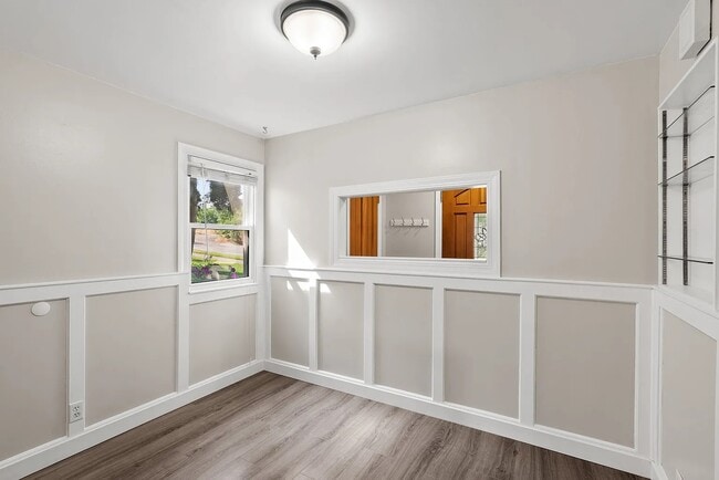 Building Photo - 2112 E 10th Ave